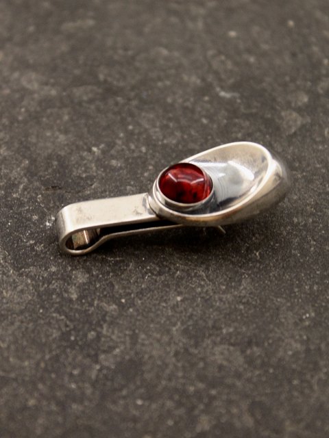 N E From sterling silver tie pin with amethyst