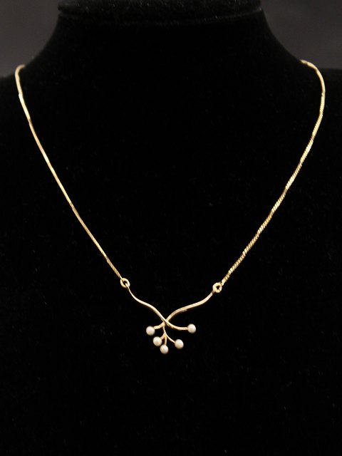 14 carat gold necklace with pearls