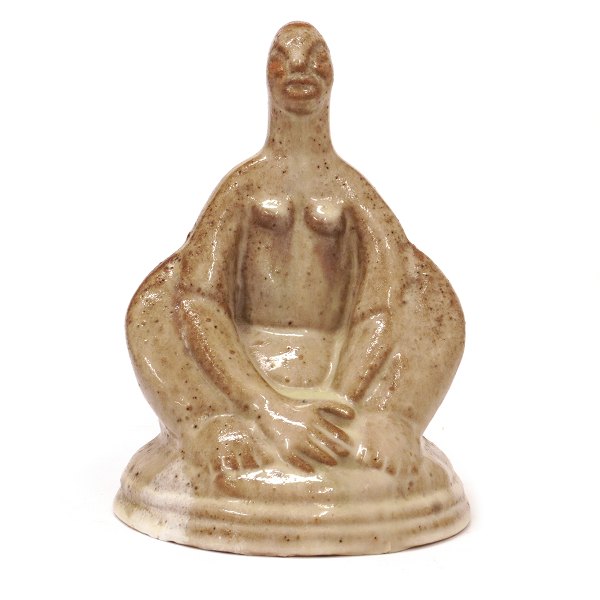 Jais Nielsen, 1885-1961, Figur aus Steinzeug. Signiert und datiert 1917. H: 18cm
