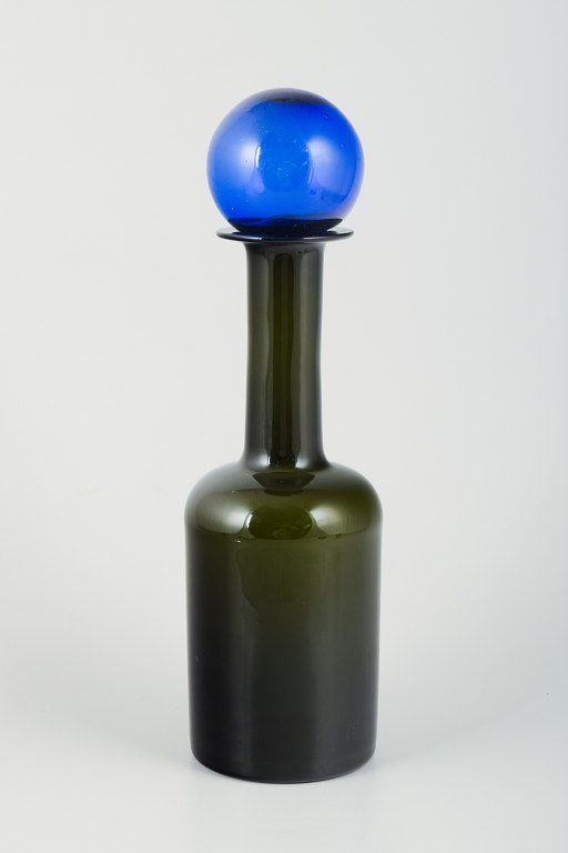 Otto Brauer for Holmegaard. Large bottle vase in bottle-green art glass with blue stopper.