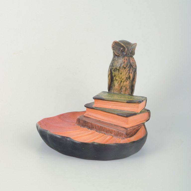 Niels Norvil for Ipsens Enke, ceramic dish with owl, model 250.