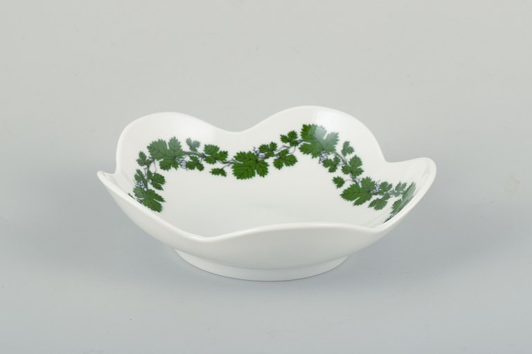 Meissen, Bowl, Vine-Leaf Pattern, “Voller grüner Weinkranz”