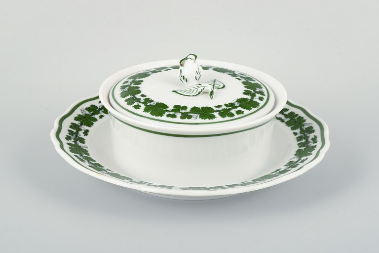 Meissen, Butter Dish with Lid, Vine-Leaf Pattern, “Voller grüner Weinkranz”