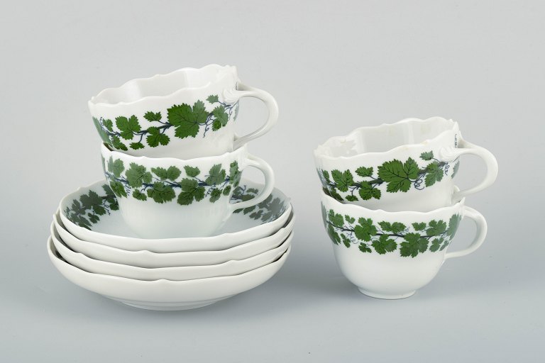 Meissen, 4 par kopper og underkopper, stel Vine-Leaf Pattern, “Voller grüner Weinkranz”.