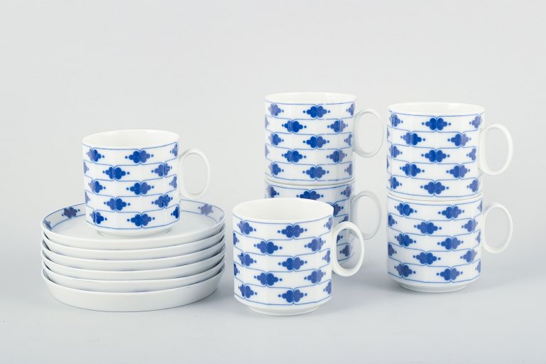 Rosenthal Studio-linie, seks par kaffekopper med underkopper og en flødekande, stel Corinth Blue, design Tapio Wirkkala.