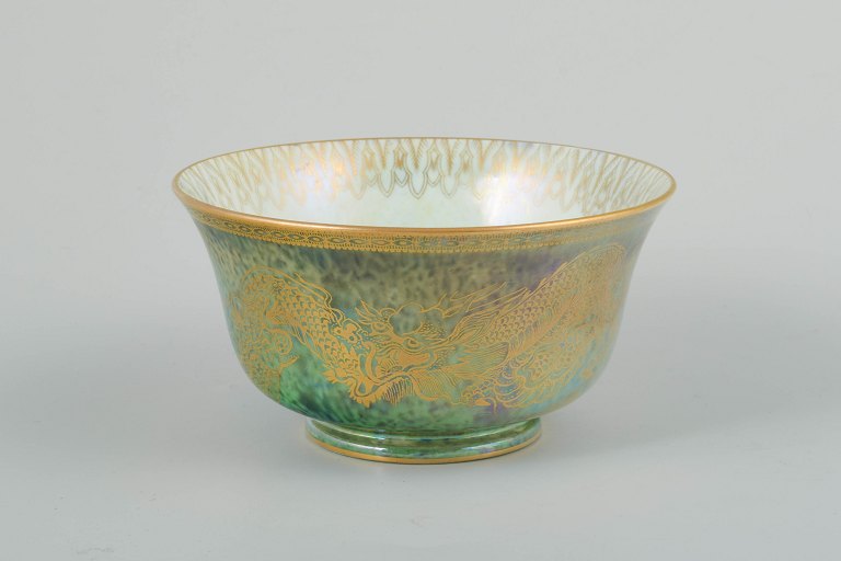 Daisy Makeig-Jones for Wedgwood, England.
Skål i ”Lustre Ware” med grøn glasur.