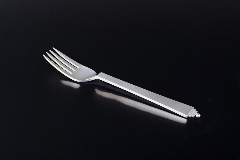 Georg JensenLille frokostgaffel i mønsteret “Pyramide”.Sterling sølv.