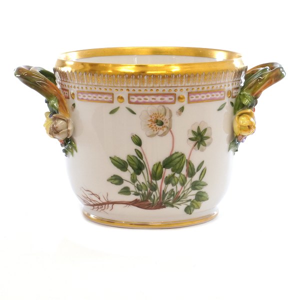 Royal Copenhagen: Flora Danica wine cooler, porcelain. "Dryas octopetala L. & 
Erigeron eriocephalus J. Vahl.". #3570. Year 1969-73. H: 12,2cm. D: 14,5cm