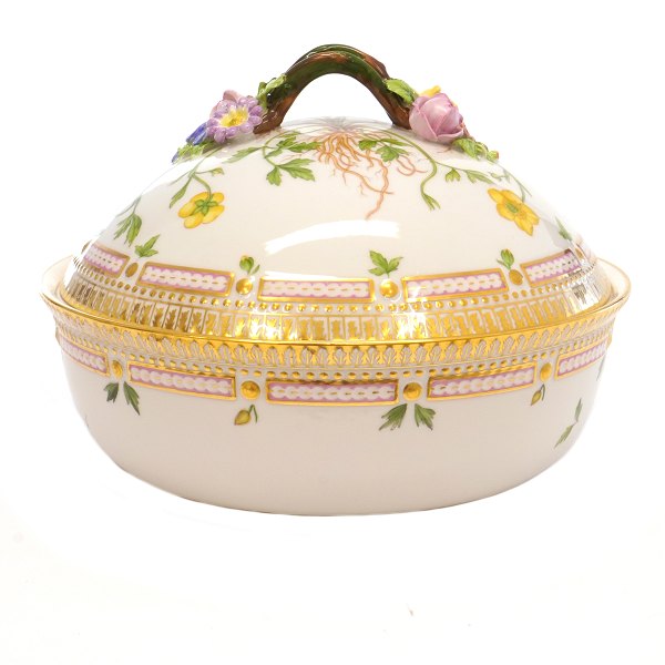 Royal Copenhagen Flora Danica rund terrin / lågskål #3568. "Ranuncutus repens 
L.". År 1961-62. H: 17cm. D: 23,5cm