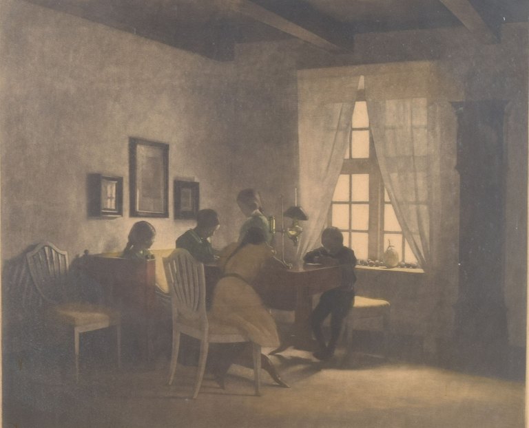 Peter Ilsted (1861–1933)
Interiør med familie ved bordet.
Farvetryk (mezzotint).