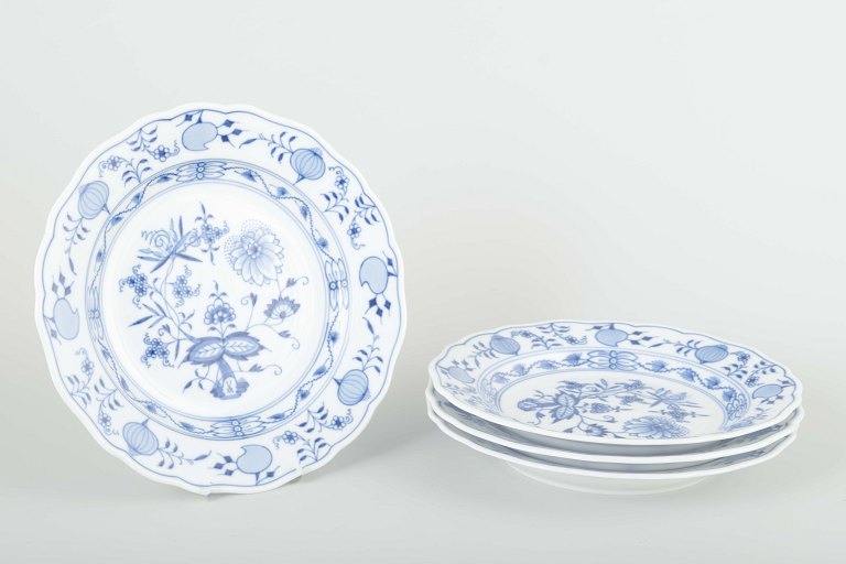 Meissen4 salad plates, “Blue Onion” pattern, mid-20th century.