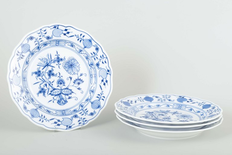 Meissen4 salad plates, “Blue Onion” pattern, mid-20th century.