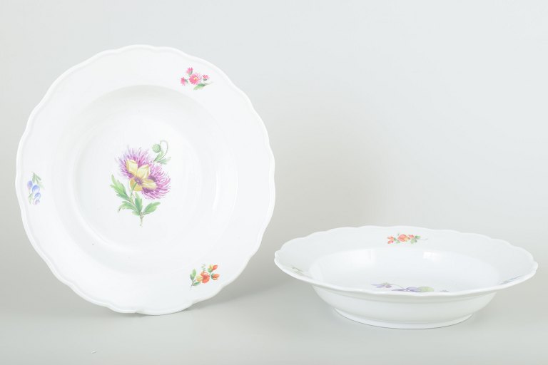 MeissenTwo soup plates, c. 1930s.