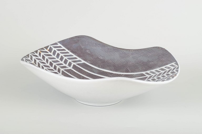 Mari Simmulson for Upsala-EkebyStoneware bowl from the 1960s, “AX” series.