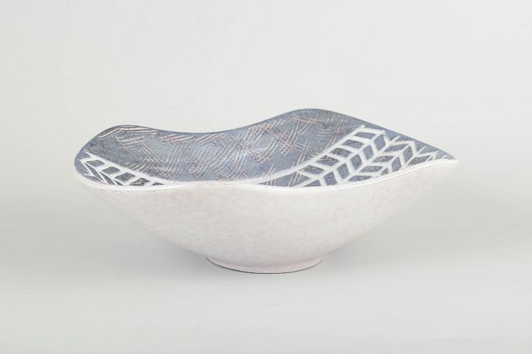 Mari Simmulson for Upsala-EkebyStoneware bowl from the 1960s, “AX” series.