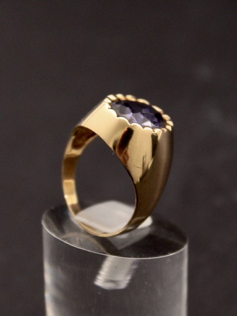 14 carat gold ring with amethyst