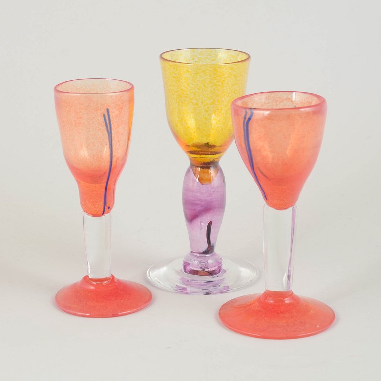 Svensk kunstglas.Tre snapseglas, 1996.