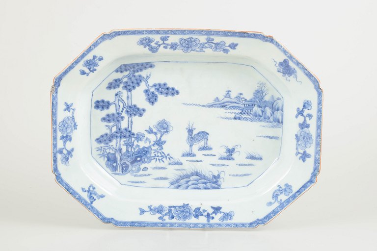 China, Qianlong (1736–1795)Large deep dish.