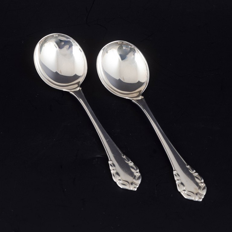 Georg Jensen
2 marmeladeskeer, “Liljekonval”, 1945–51.