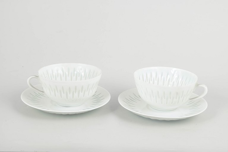 Friedl Holzer-Kjellberg for ArabiaSet of 2 tea cups with saucers, 1970s.