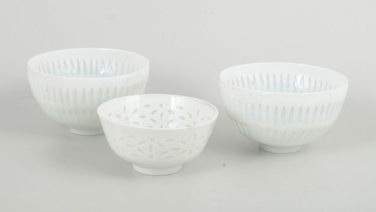 Friedl Holzer-Kjellberg for ArabiaSet of three small bowls, mid-20th century.