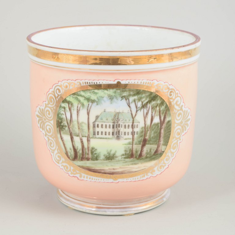 Dansk vase med motiv af Bernstorff Slot og Kronborg slot, håndmalet.