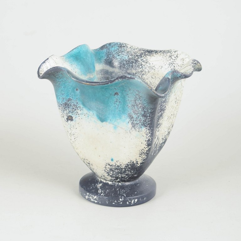 Svend Hammershøi for Kähler, vase med bølget rand og dobbeltglasur.
