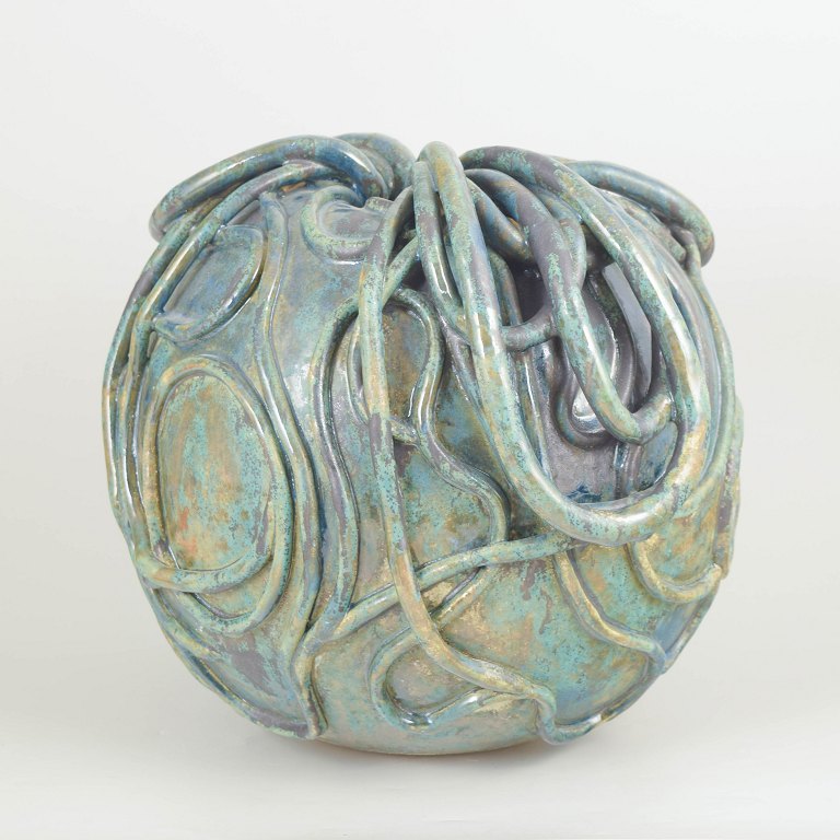 Christina Muff, dansk samtidskeramiker (f. 1971). Monumental unika stentøjsvase.