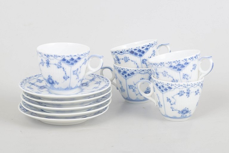 Royal Copenhagen, Musselmalet Halvblonde, sæt med fem kaffekopper og underkopper.