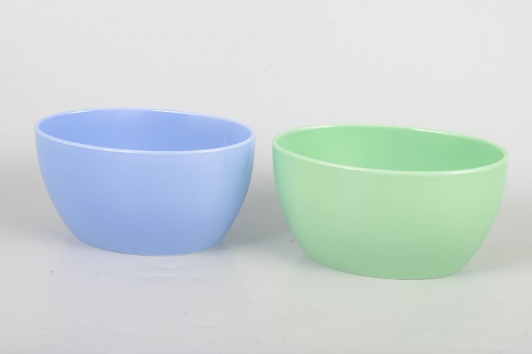 Ursula Munch-Petersen for Royal Copenhagen, par skåle fra Ursula-serien.